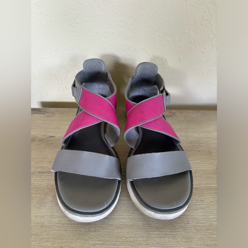 TSUBO leather strappy sandals - Picture 2 of 5